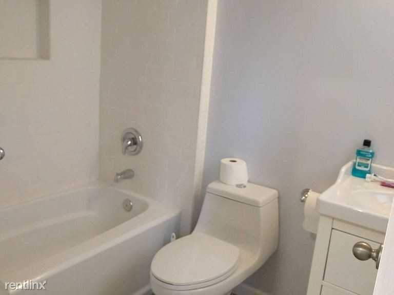 4533 Thompson St - Photo 2 of 18