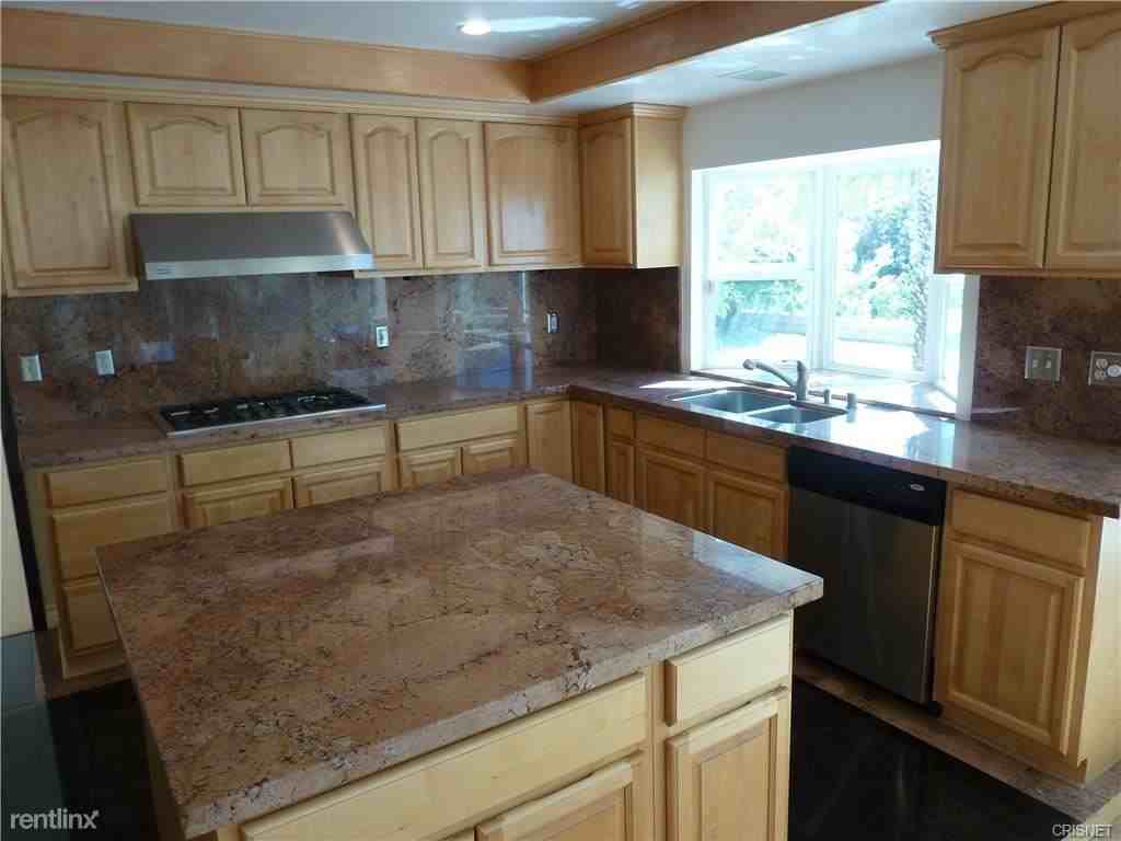 411 Newcastle St - Photo 2 of 10