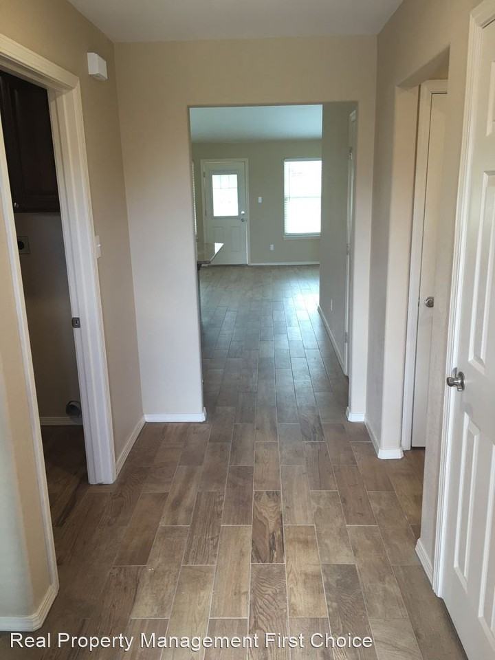 514 Ridge Point Dr - Photo 3 of 19