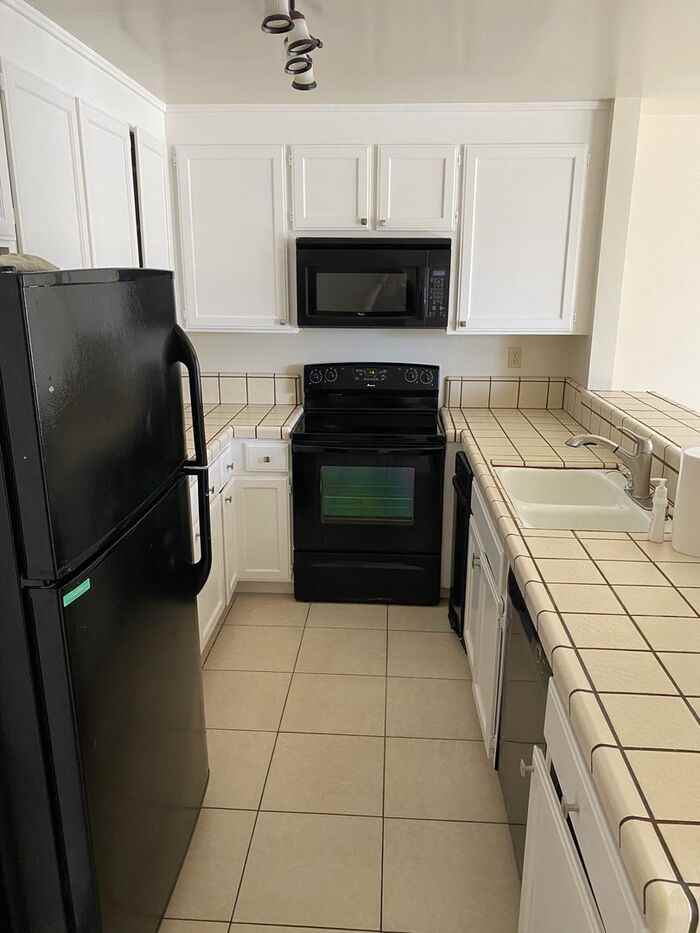 13810 Rose Dr - Photo 2 of 14