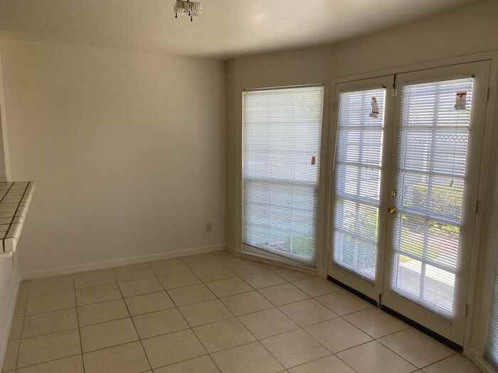 13810 Rose Dr - Photo 3 of 14