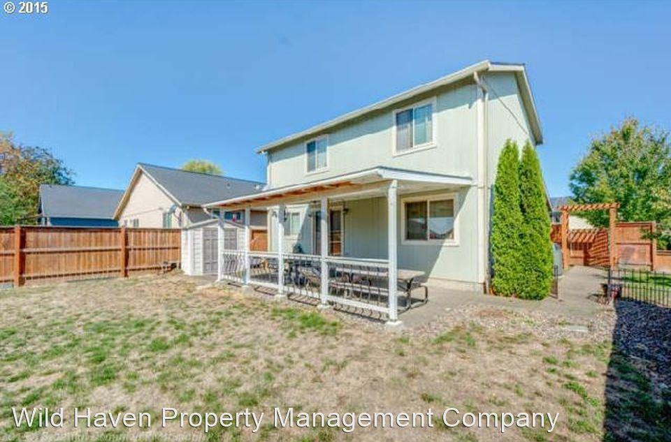 1133 E 8th St - Photo 2 of 17