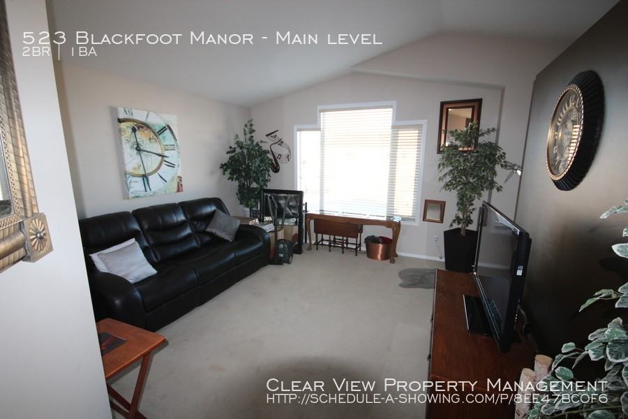 523 Blackfoot Manor W - Photo 2 of 6