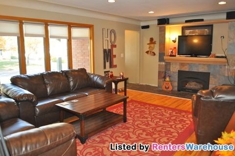 415 15th St W - Photo 2 of 15