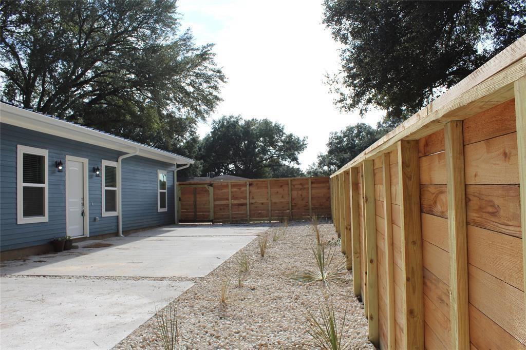 224 Oak St - Photo 2 of 12