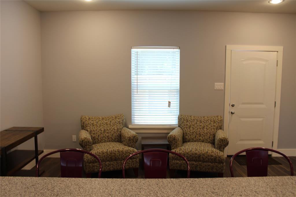 224 Oak St - Photo 3 of 12