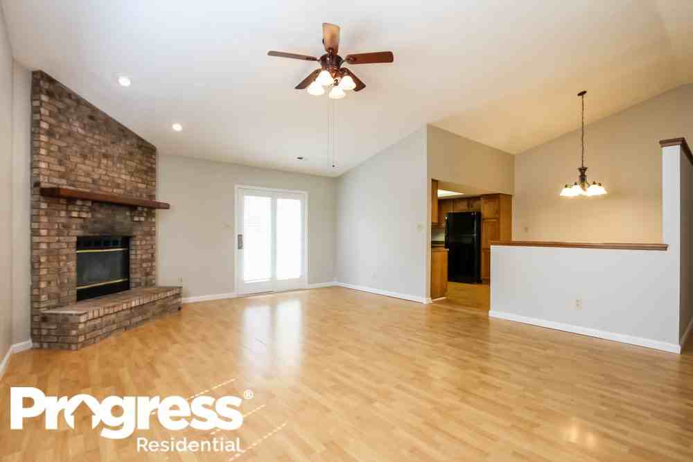 5766 Pine Knoll Blvd - Photo 3 of 15