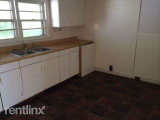 2161 Laurel Dr - Photo 3 of 9