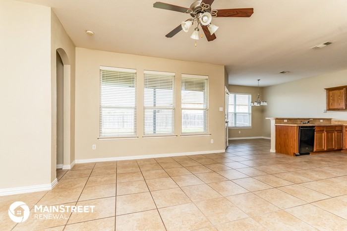 204 Kennedy Dr - Photo 3 of 16