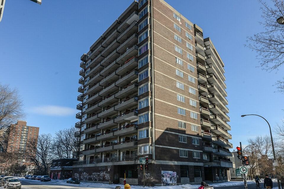 Le StUrbain Apartments for Rent 3475 Rue SaintUrbain, Montréal, QC