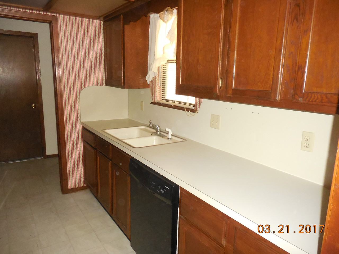 8112 Northwest 120th Street - Photo 3 of 7