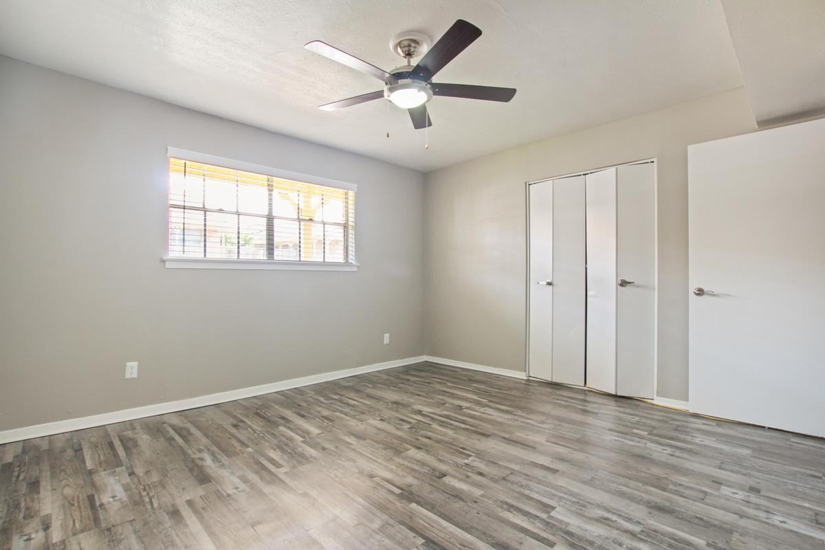 Camelot Apartments {20210824} - Photo 3 of 24