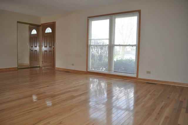 141 S Birchwood Dr - Photo 2 of 9