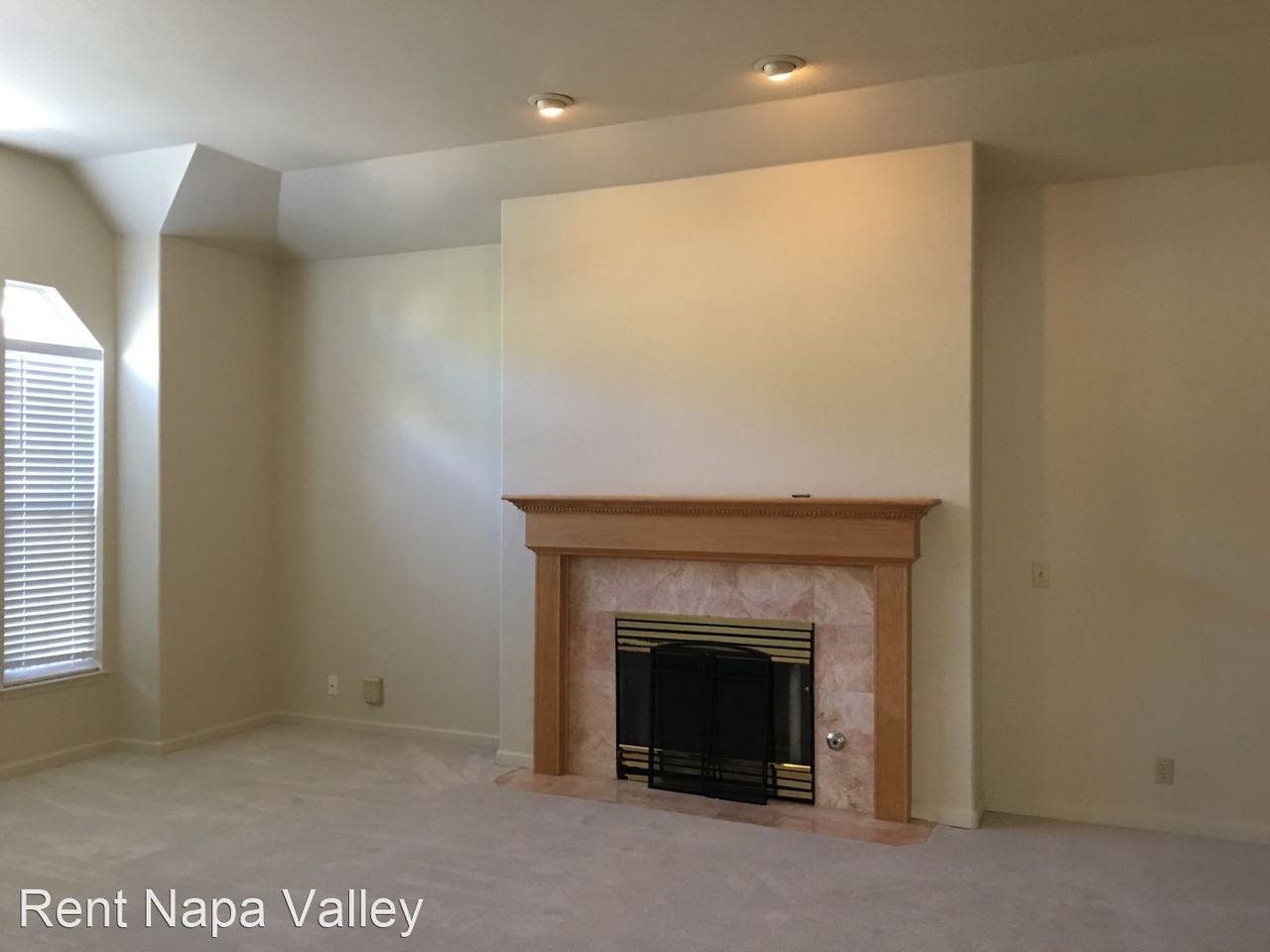 1560 Centennial Cir - Photo 2 of 18