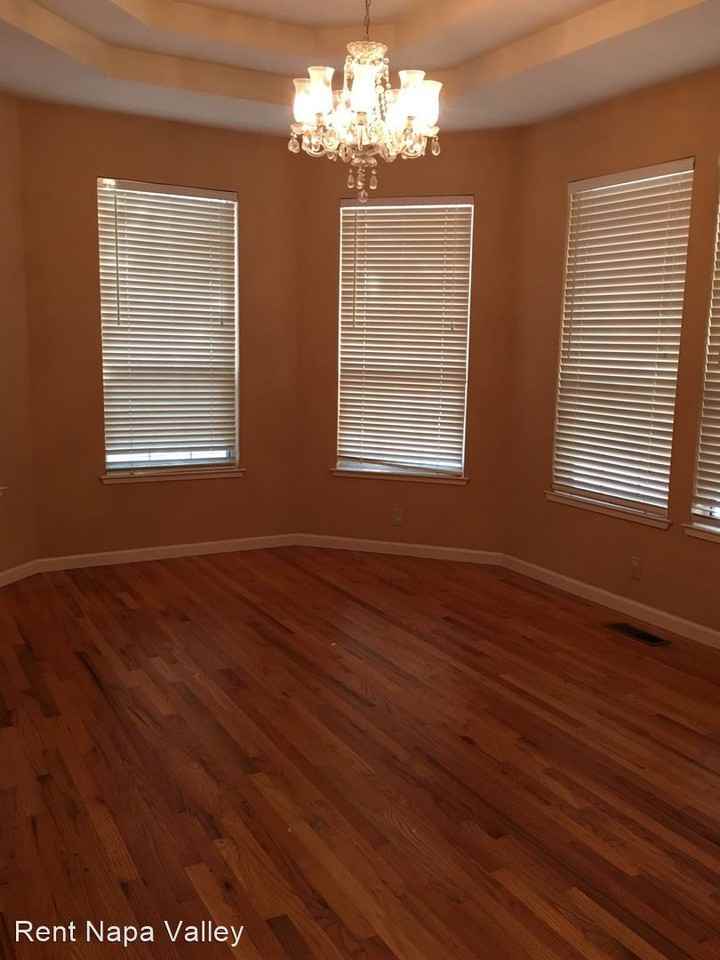 1560 Centennial Cir - Photo 3 of 18