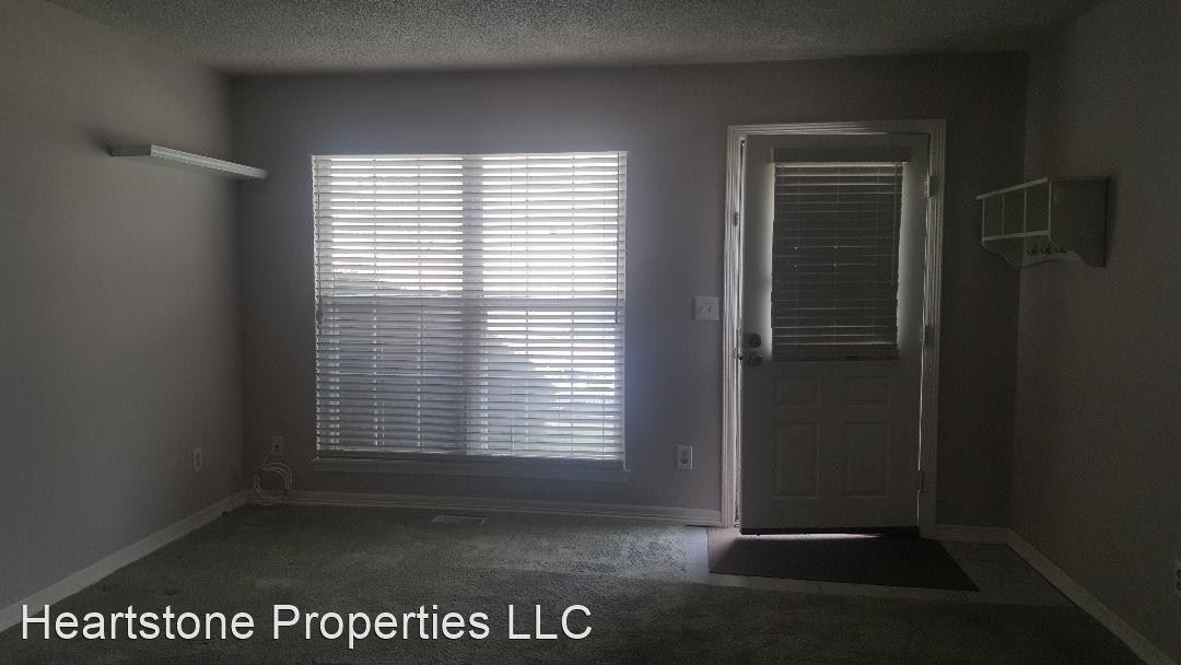 10719 Foxwood Ct - Photo 2 of 9