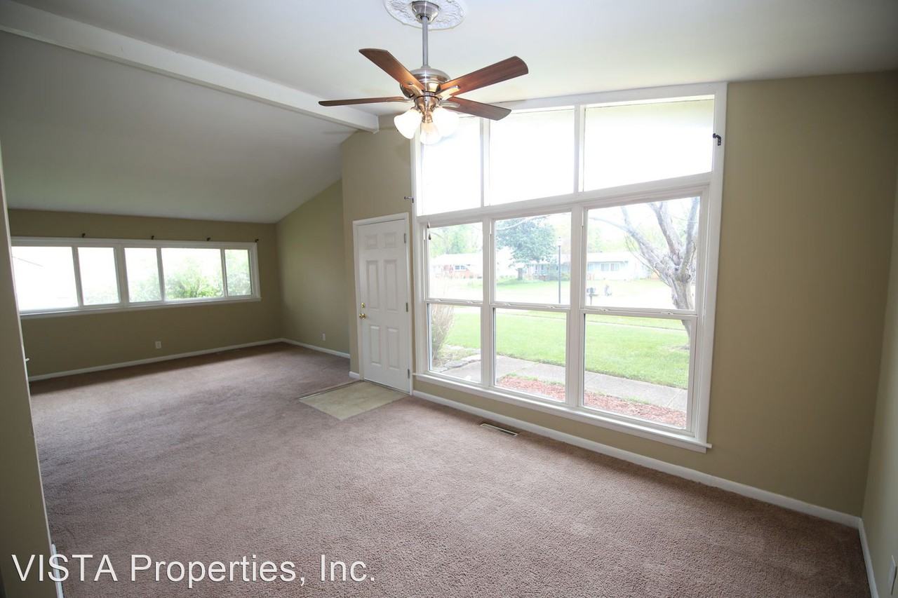 1807 Brentmoor Ln - Photo 2 of 13