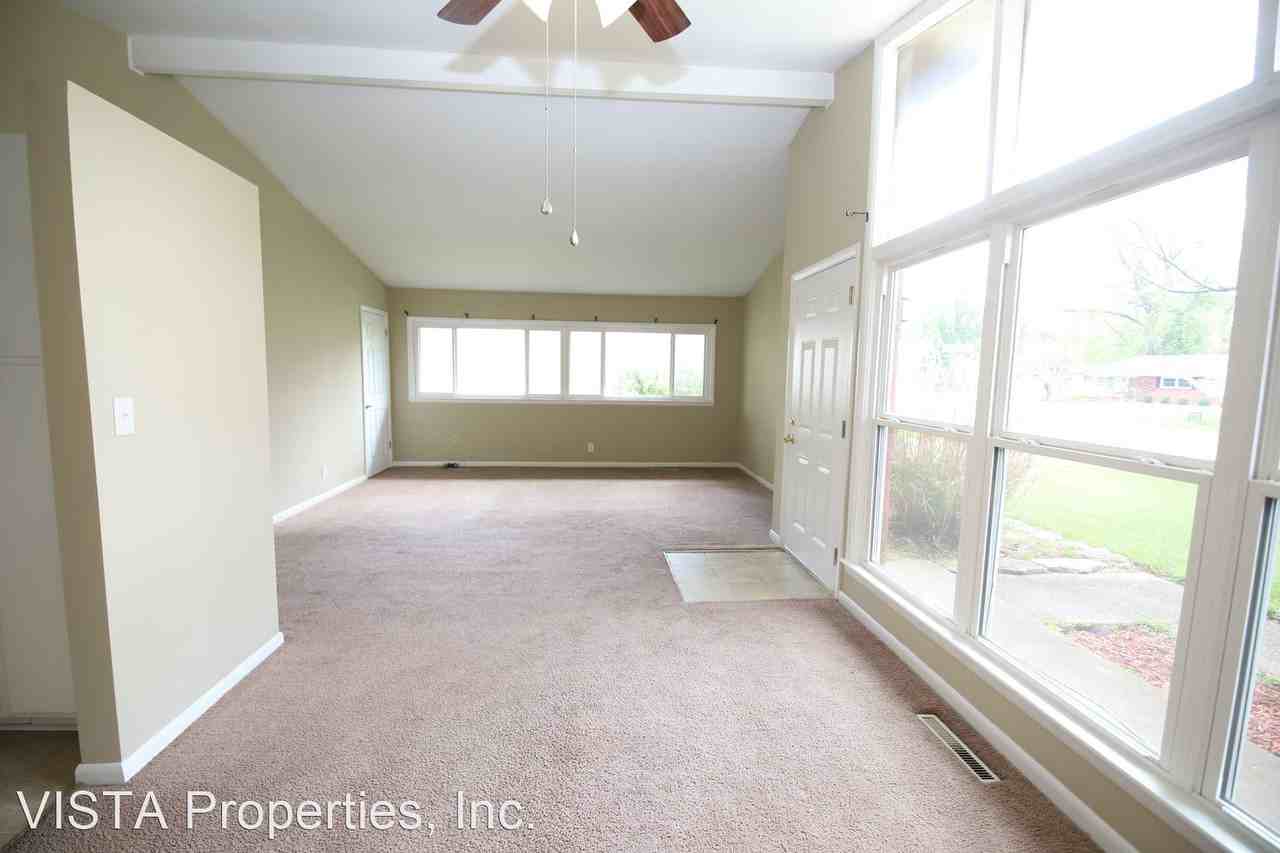 1807 Brentmoor Ln - Photo 3 of 13