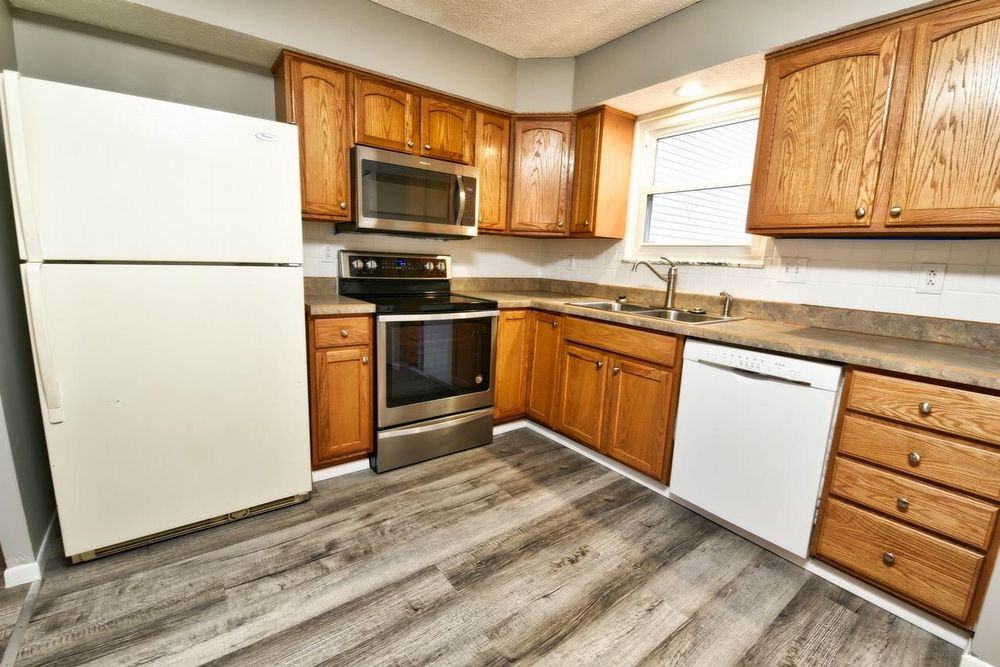 2756 Sawmill Meadows Ave - Photo 2 of 16