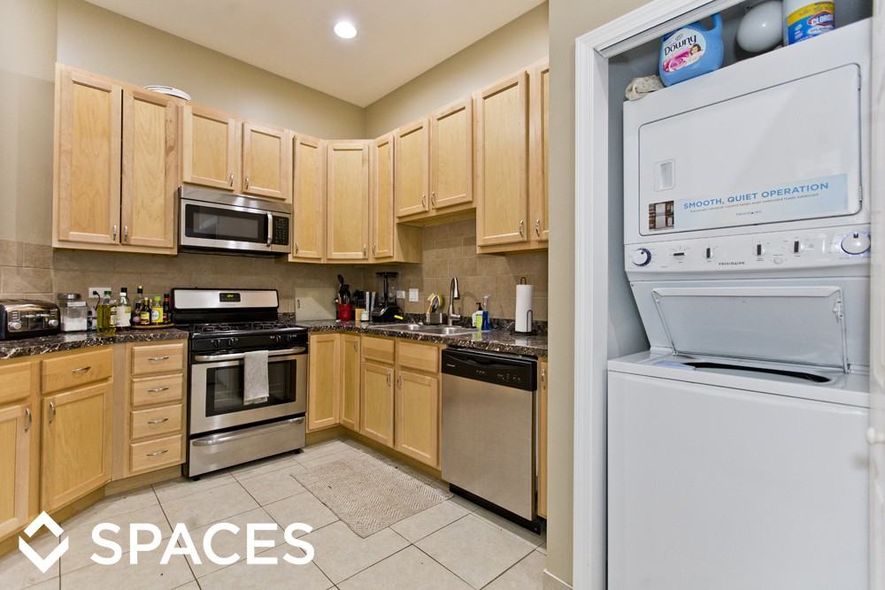 1005 W George St - Photo 2 of 14