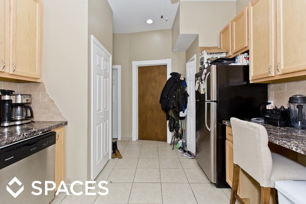1005 W George St - Photo 3 of 14