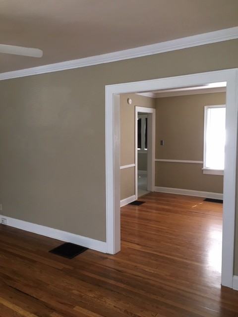 715 E 60th St - Photo 3 of 9