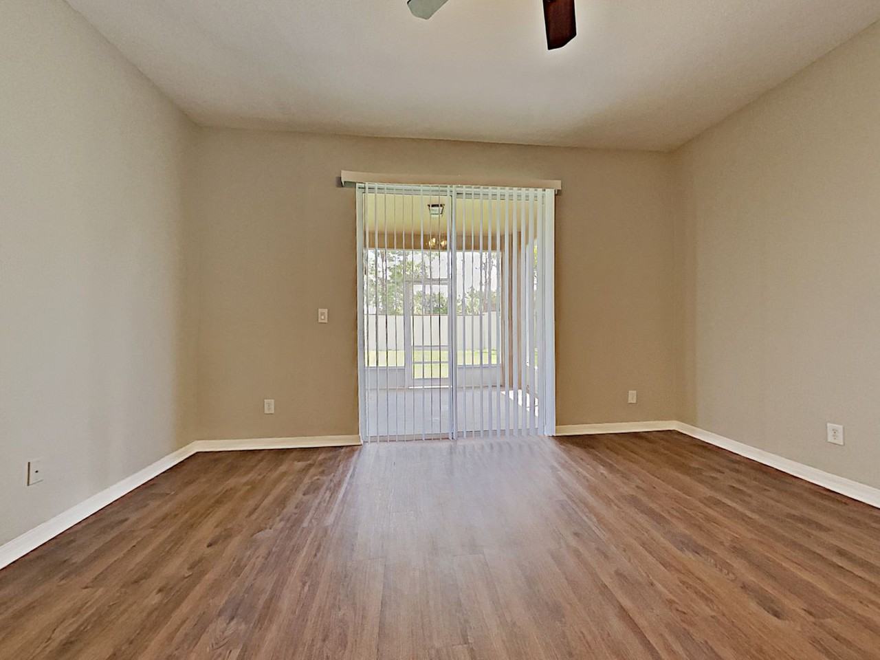 5747 Indigo Crossing Dr - Photo 3 of 18