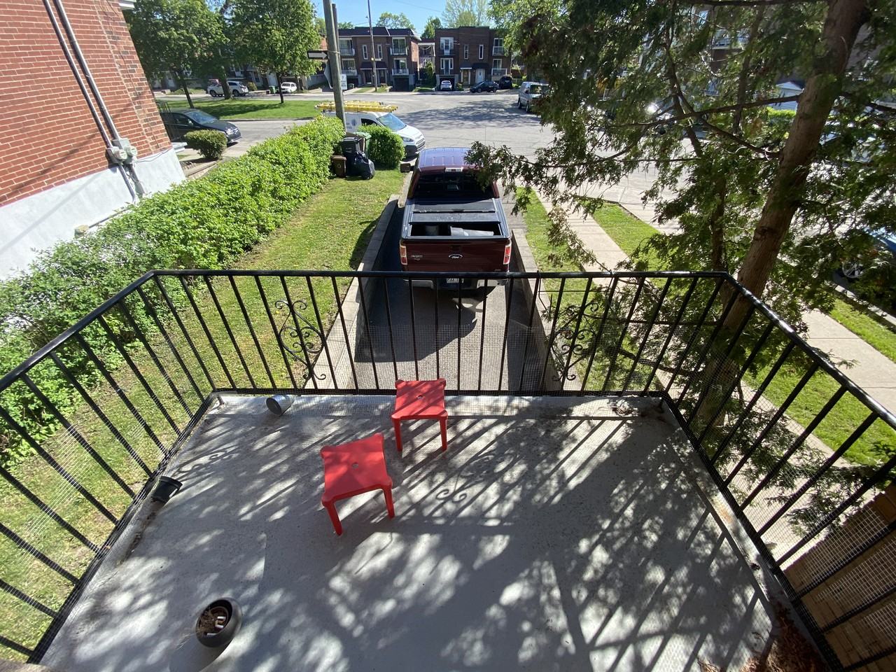 4931 Avenue West Hill - Photo 2 of 13