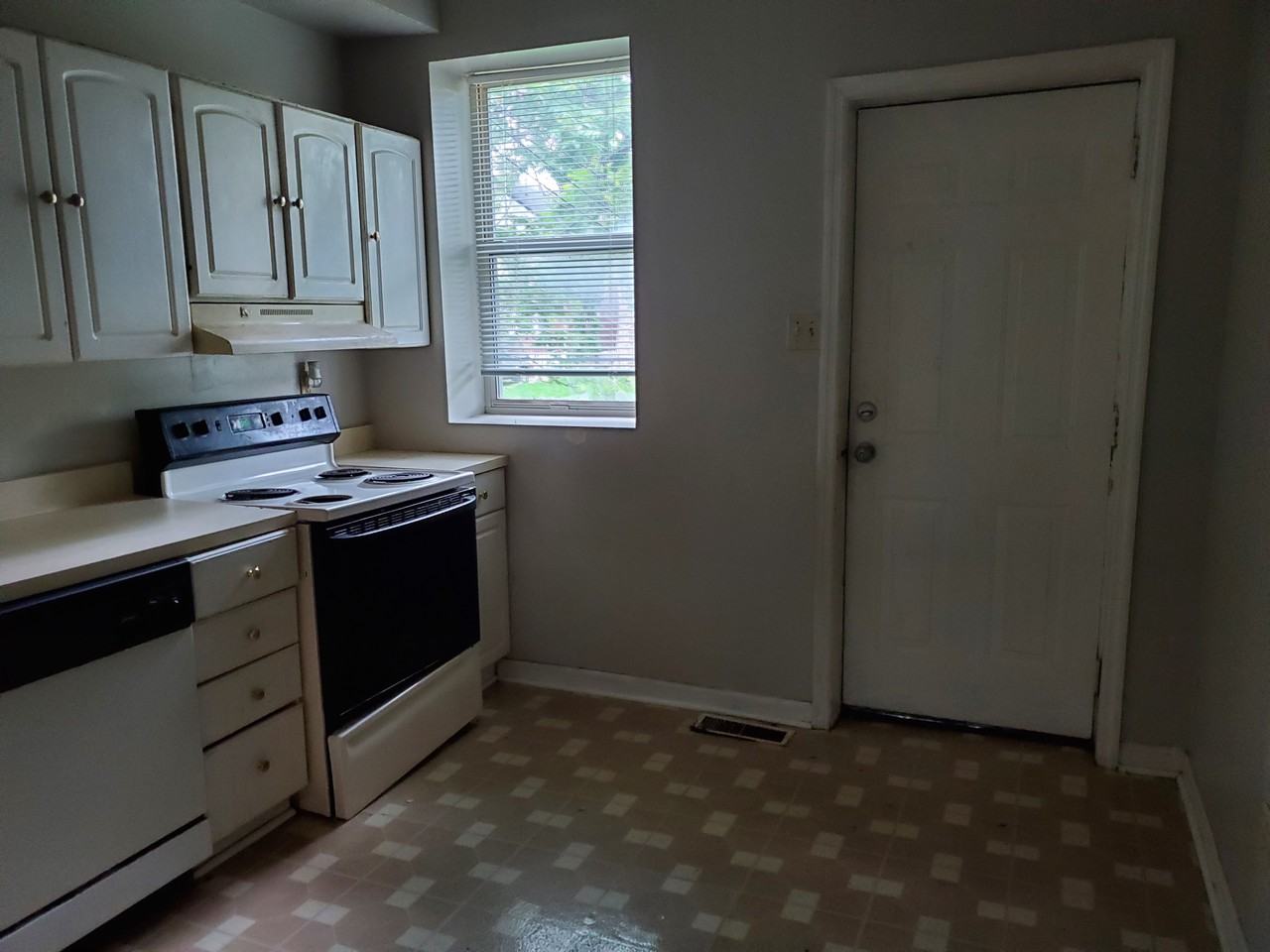 4119 Farlin Ave - Photo 2 of 6