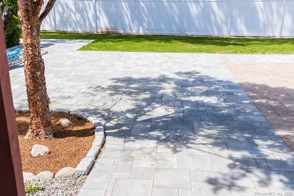 387 Buckland St - Photo 3 of 29