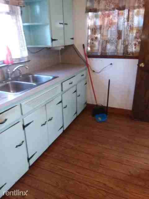 426 E Gracelawn Ave - Photo 2 of 4