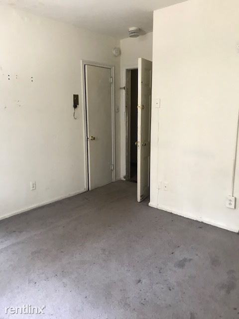 2125 Locust St 4 - Photo 2 of 6