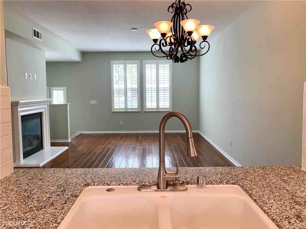 2732 Cabrillo Ave - Photo 2 of 10