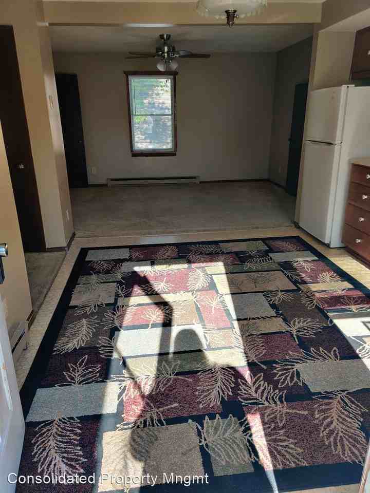 230 E Columbia St - Photo 2 of 13