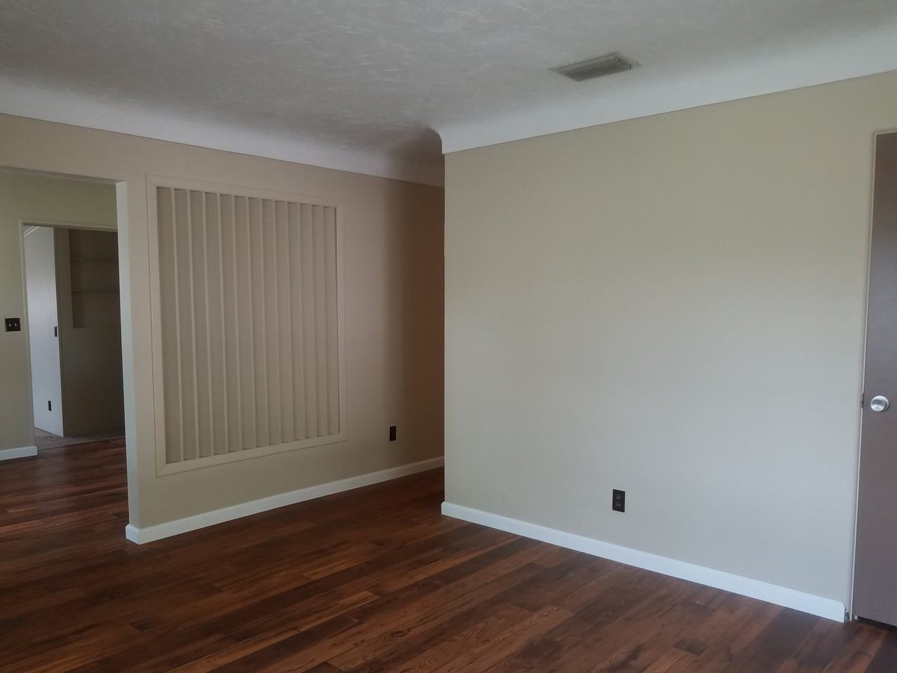 5853 Pine St - Photo 3 of 18