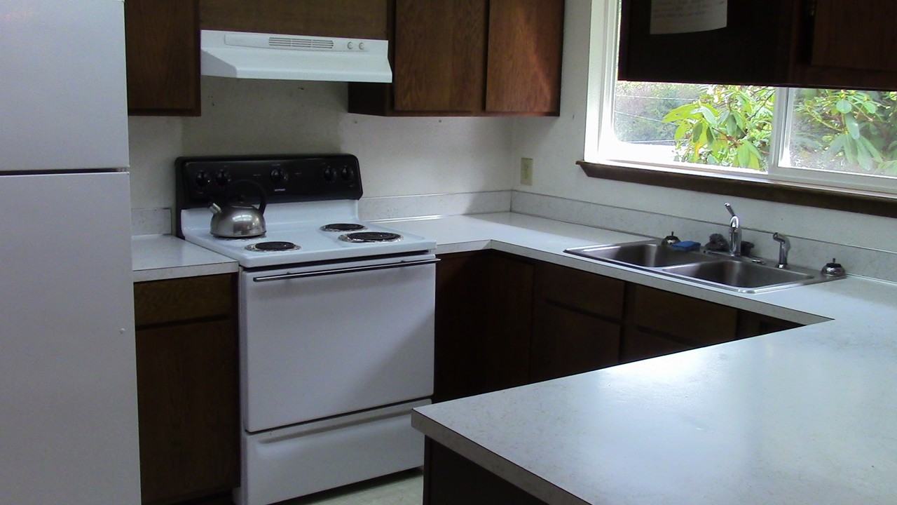 34555 Parkway Dr - Photo 2 of 10