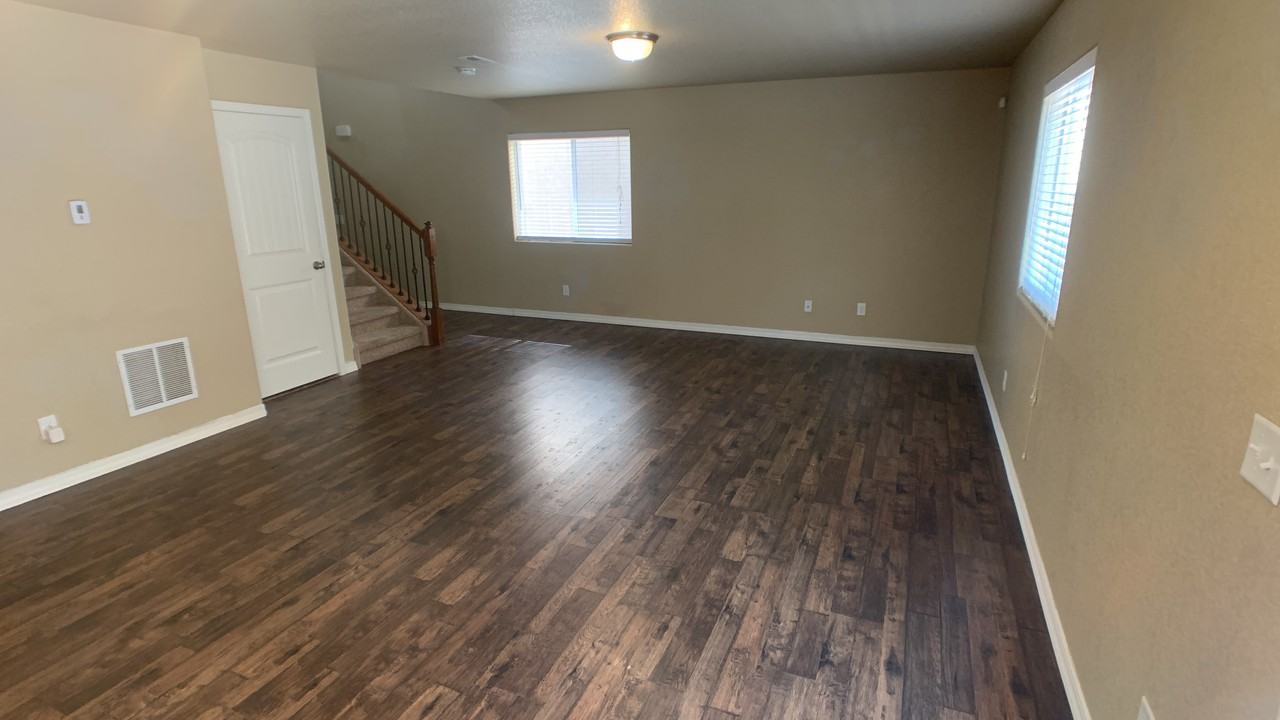 954 Diamond Rim Dr - Photo 3 of 13