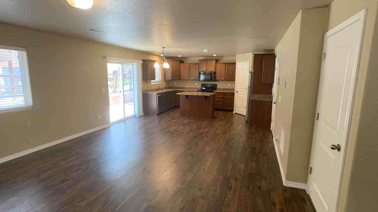 954 Diamond Rim Dr - Photo 3 of 11