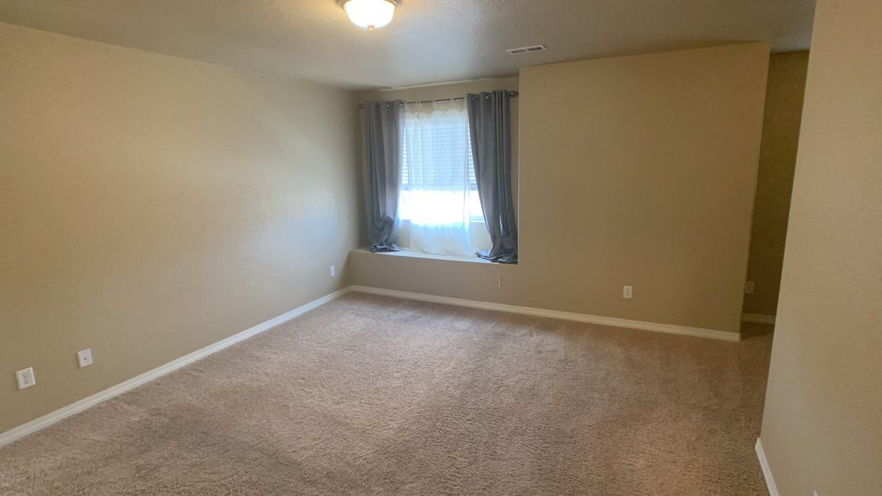954 Diamond Rim Dr - Photo 5 of 11