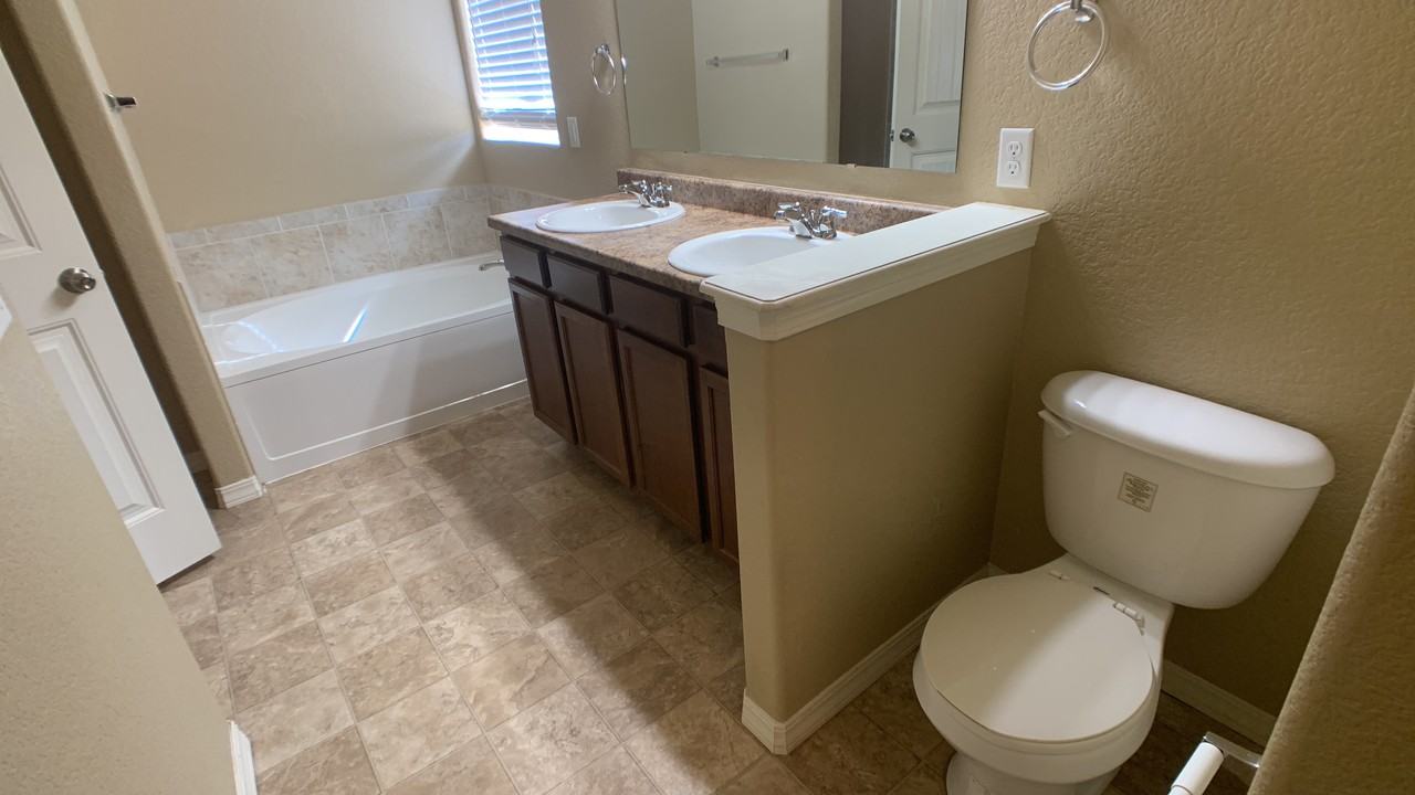 954 Diamond Rim Dr - Photo 7 of 11