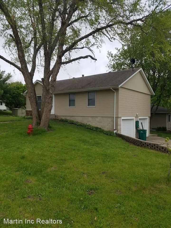 300 Shirley Ave - Photo 2 of 18