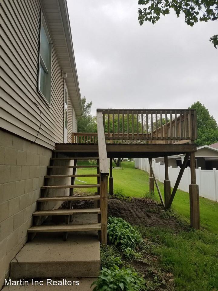 300 Shirley Ave - Photo 3 of 18