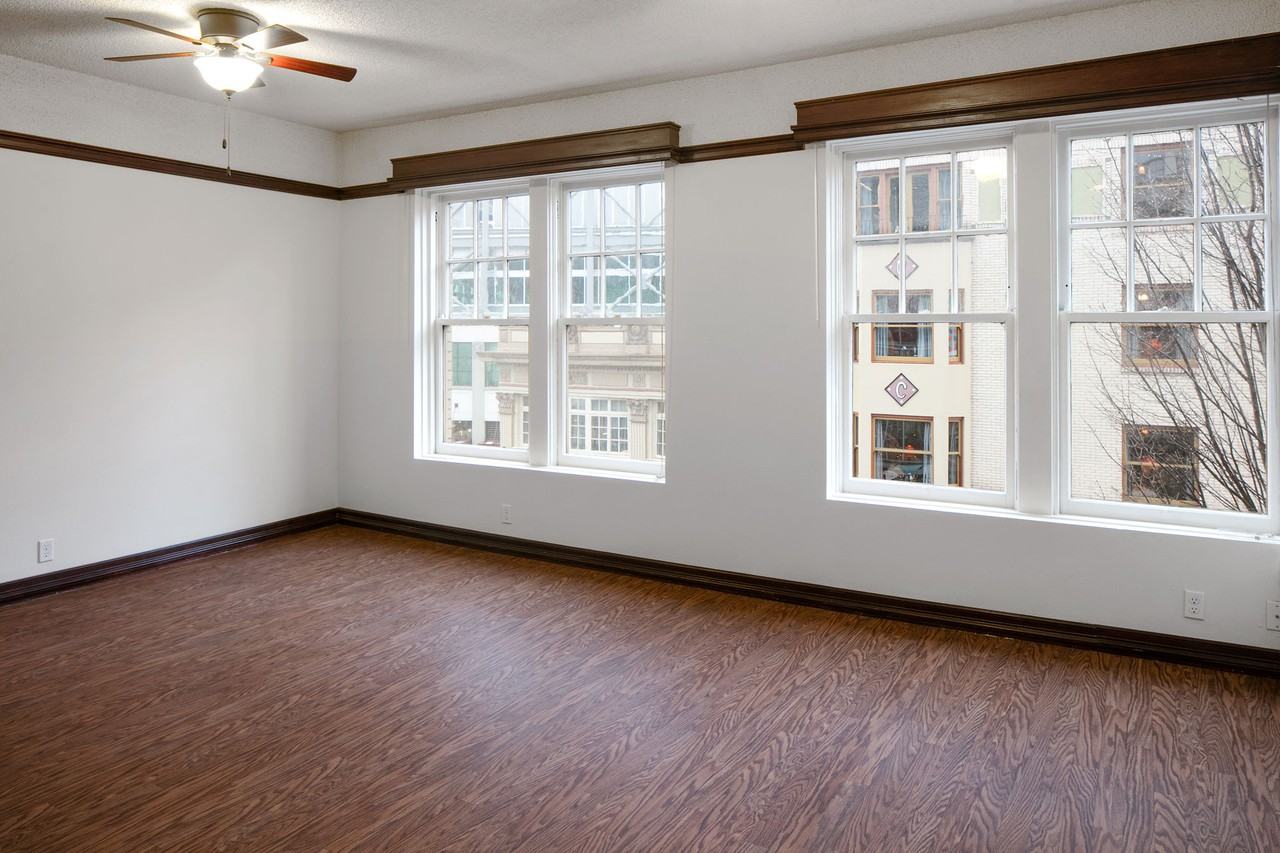 409 SW 12th - Photo 2 of 22