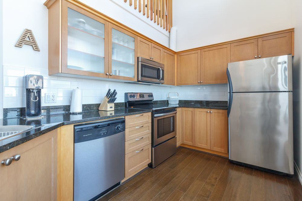 820 Short St - Photo 3 of 14