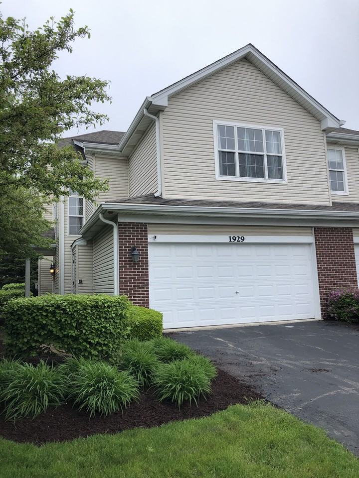 1929 Golden Gate Ln - Photo 2 of 24