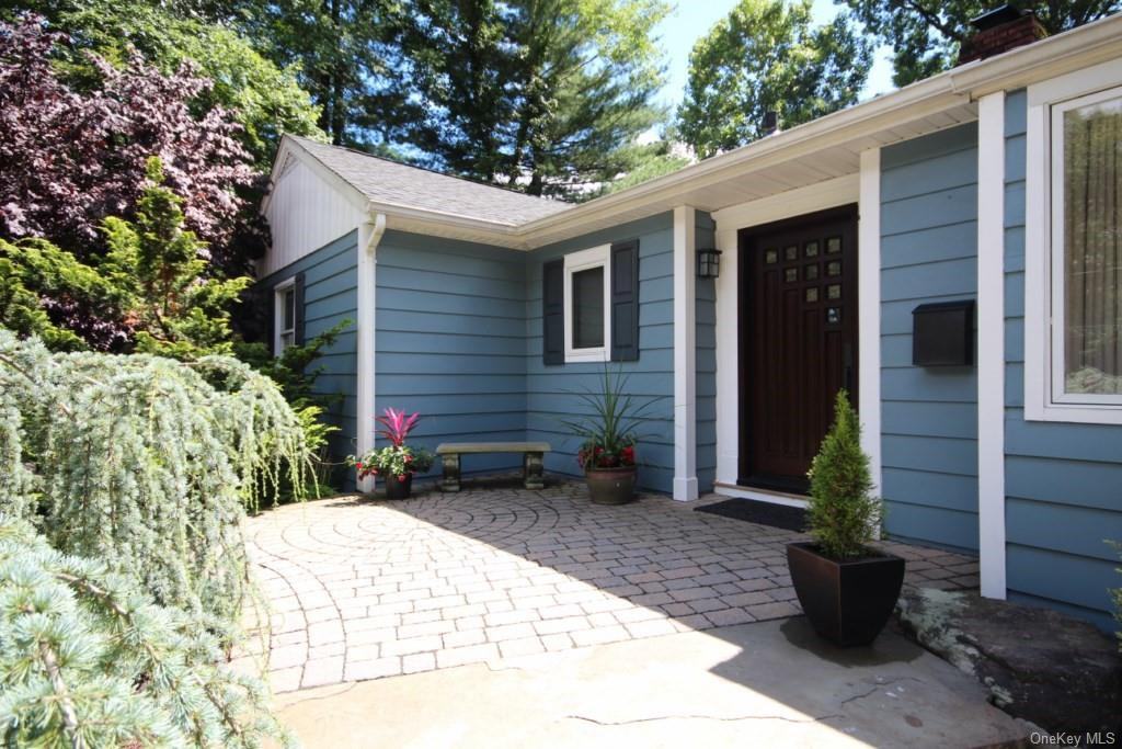 39 Briarwood Dr - Photo 2 of 36