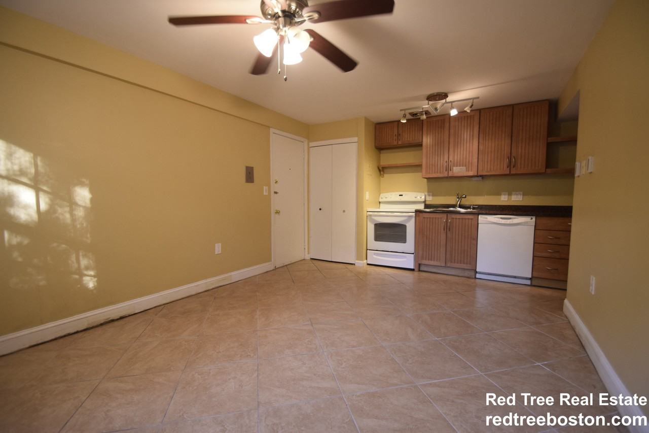 1 Colonial Village Dr #3