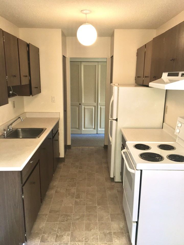 Francis Manor - Photo 3 of 6