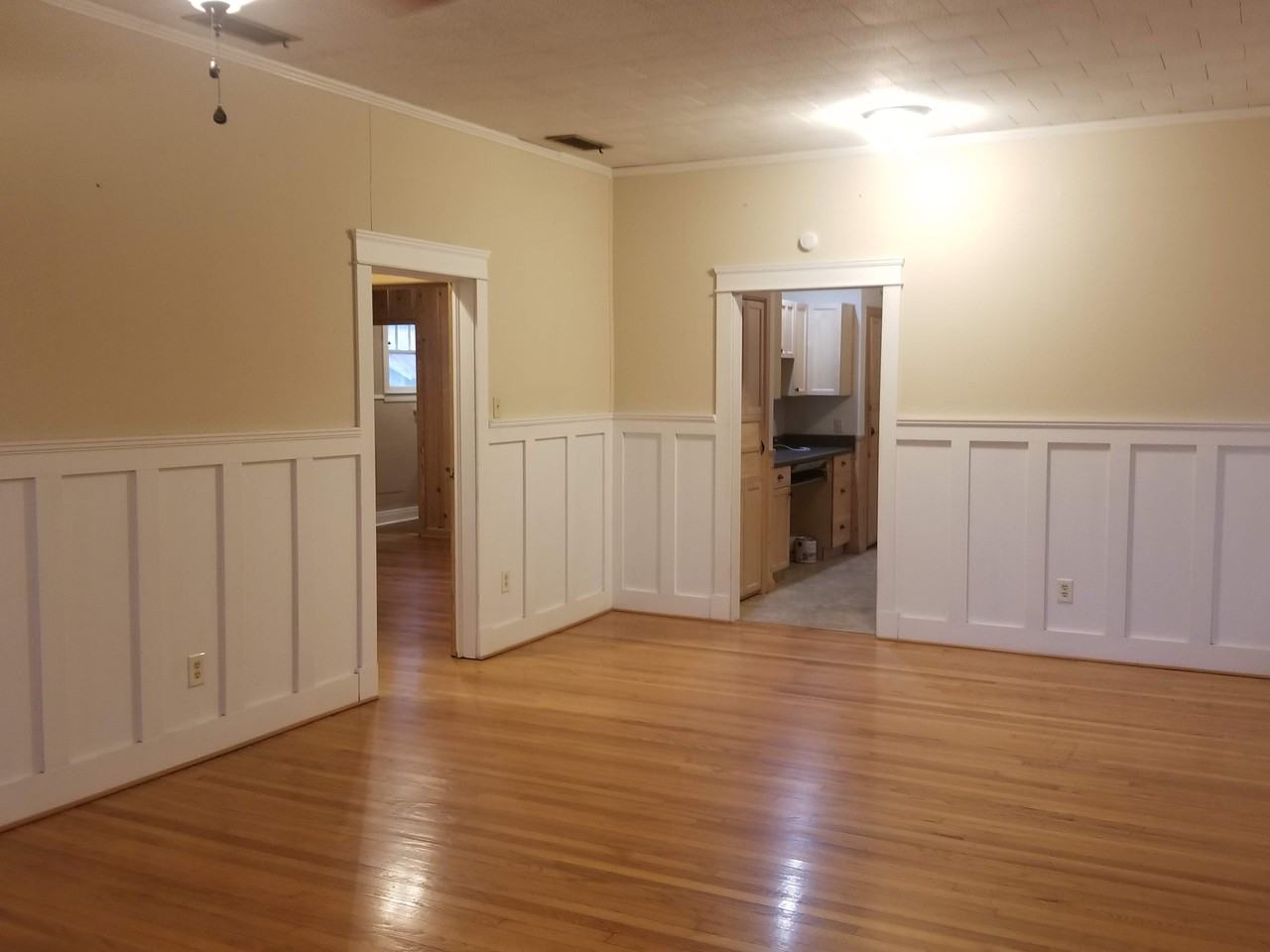 212 W 12th St - Photo 3 of 29