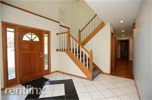 9581 Autumnwood Cir - Photo 3 of 10